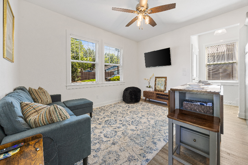 600 Barnes St - Photo 3 of 19