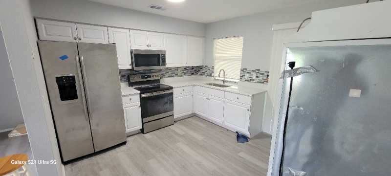 2498 Lakeshore Cir - Photo 2 of 15