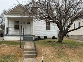 featured image of 320 Rosslyn Ave