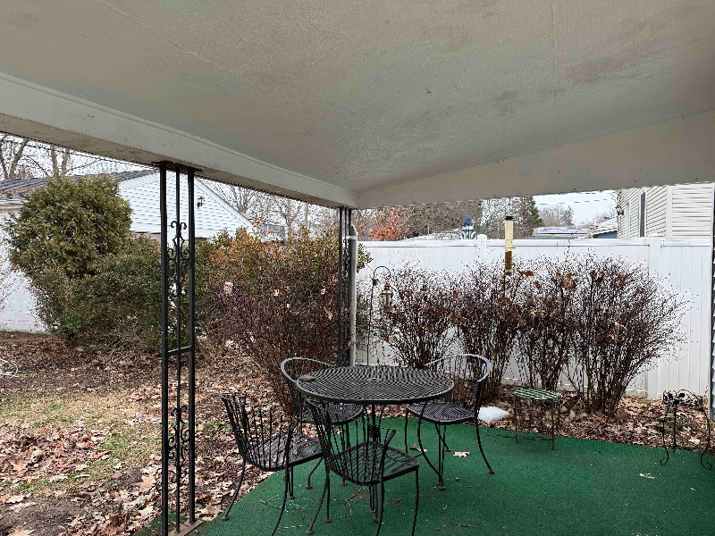 320 Rosslyn Ave - Photo 3 of 13