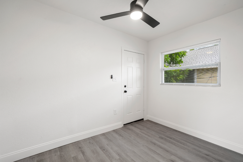 919 16th Ave N #3 - Photo 7 of 18