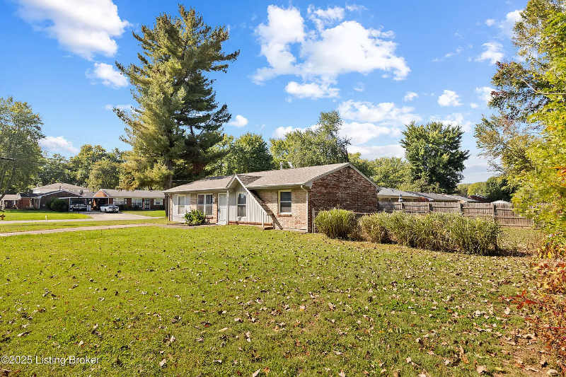 7520 Blue Wing Dr - Photo 2 of 20