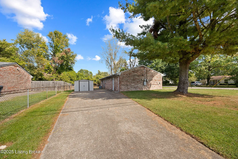 7520 Blue Wing Dr - Photo 3 of 20