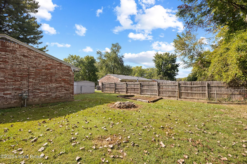 7520 Blue Wing Dr - Photo 4 of 20