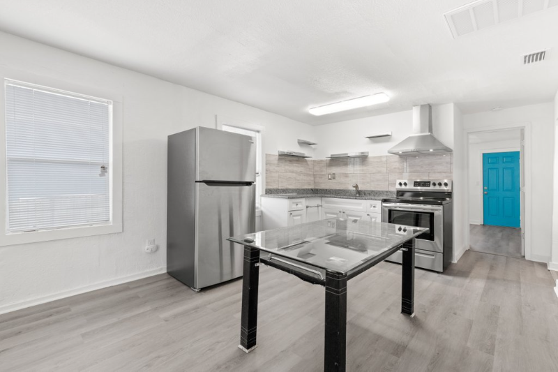 1050 19th St S - Photo 5 of 16