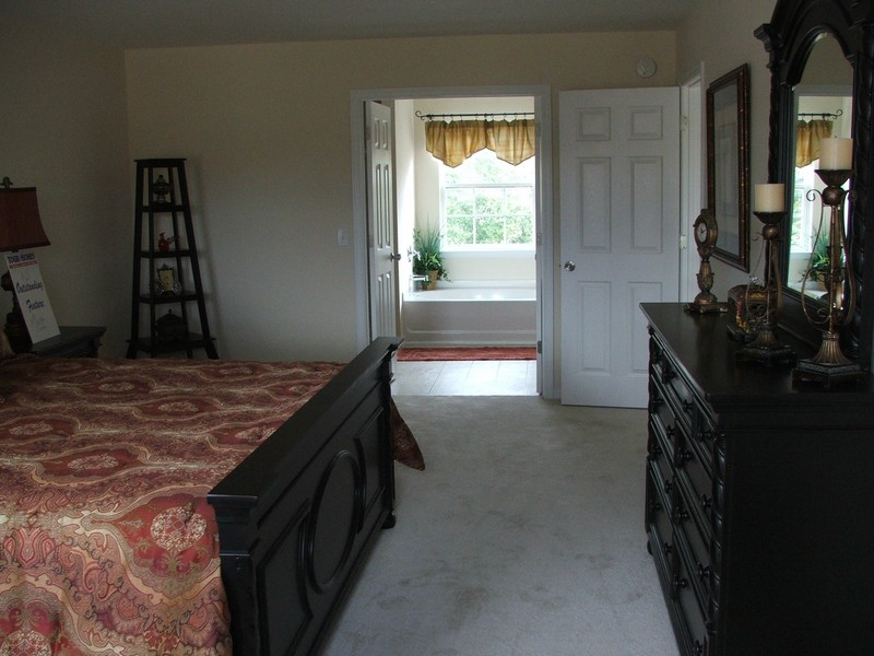 215 Peach Hill Dr - Photo 2 of 7