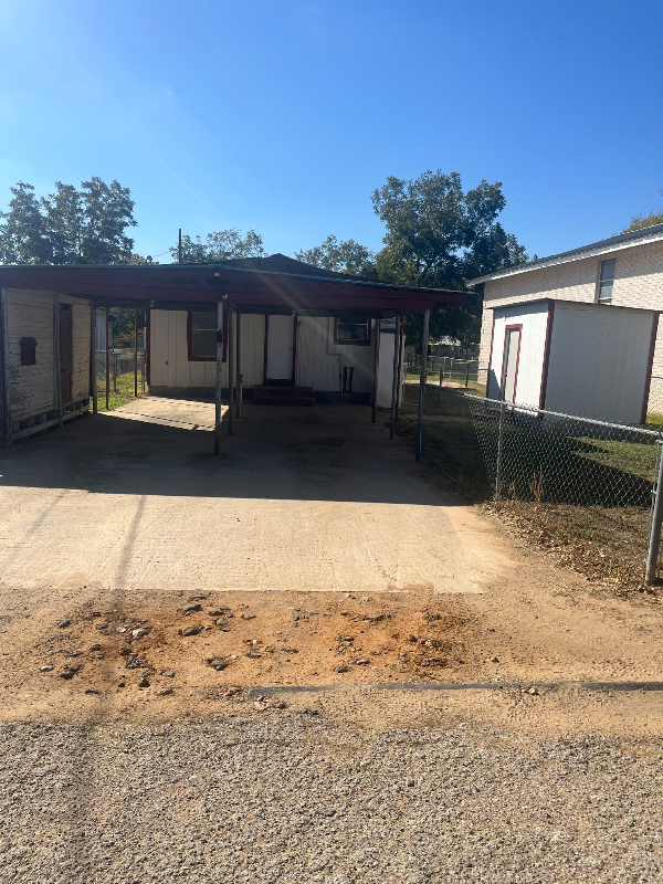 621 W Leona St - Photo 2 of 8