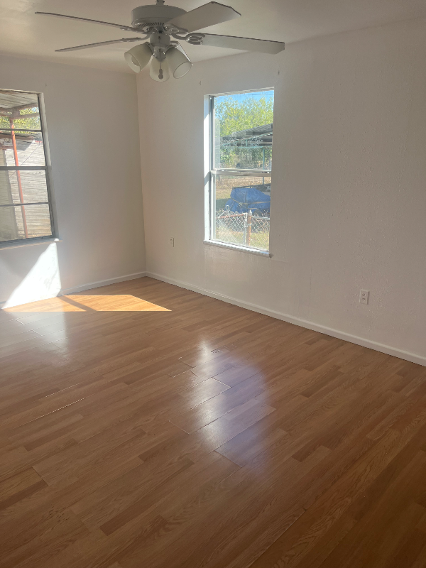 621 W Leona St - Photo 3 of 8