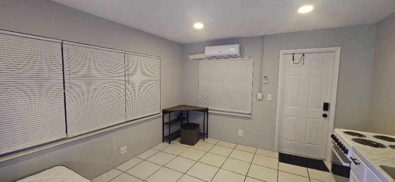 1448 W 31st St #REAR - Photo 6 of 7