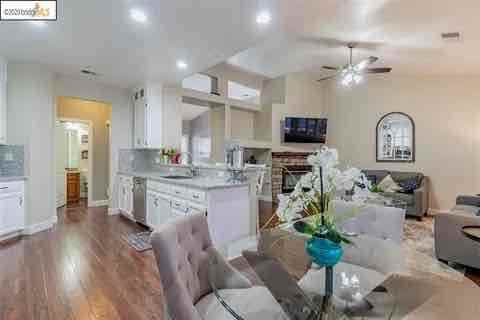 1720 Treehaven Ln - Photo 2 of 5