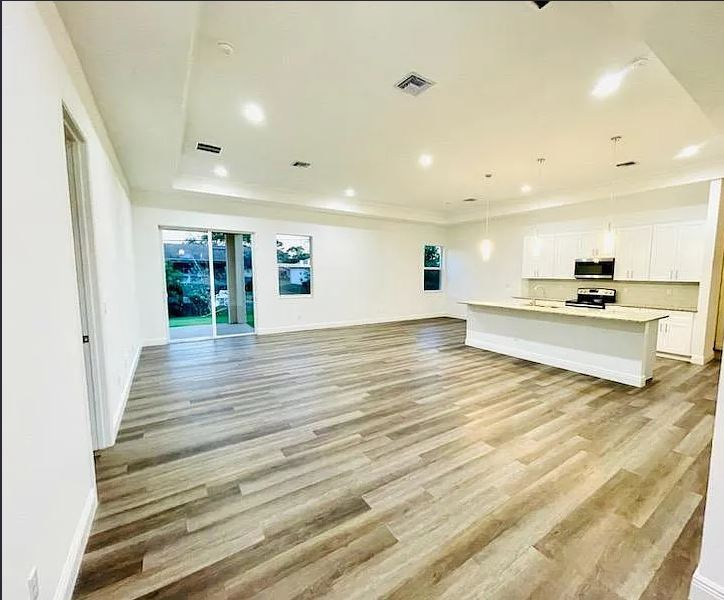 579 Sw Paar Dr - Photo 2 of 8