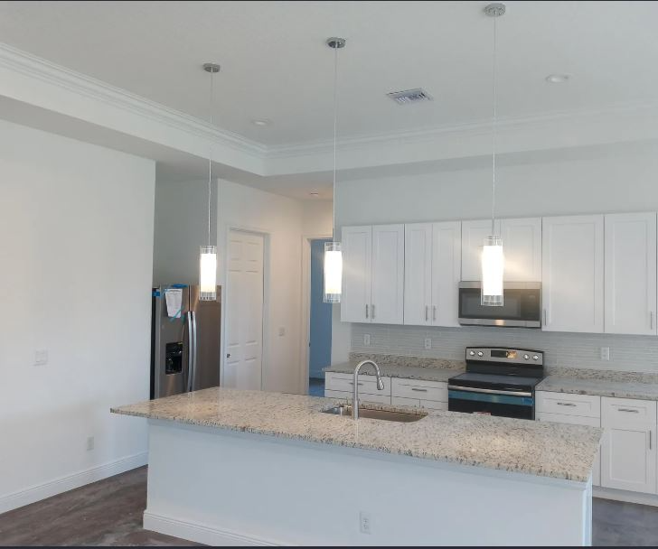 579 Sw Paar Dr - Photo 3 of 8