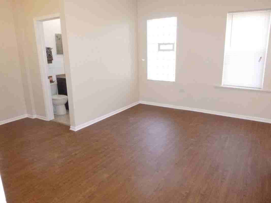 3156 W Warren Blvd - Photo 2 of 6