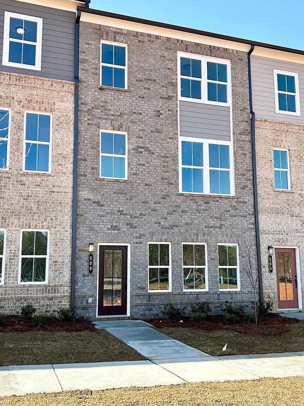 509 Hardy Dr - Photo 4 of 15