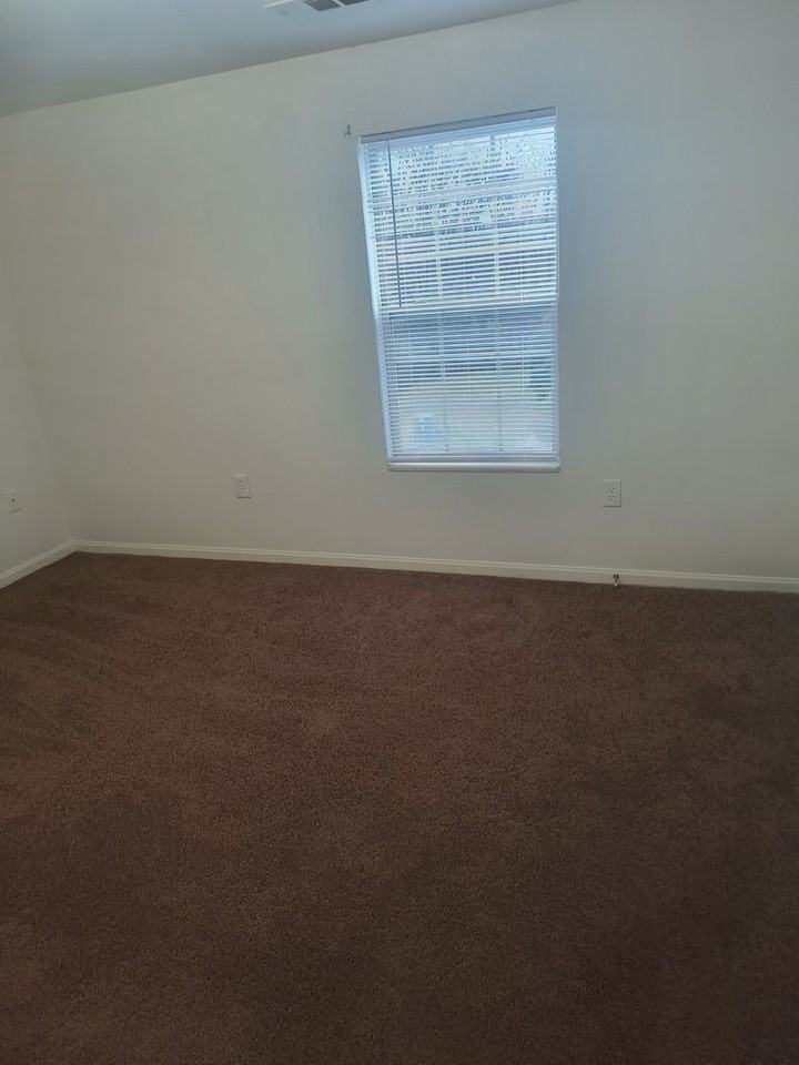 Highlands Apts - Photo 7 of 10