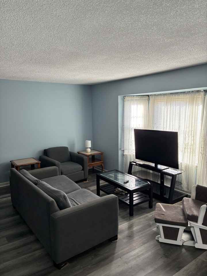 700 Crystal Springs Ct #1 - Photo 3 of 10