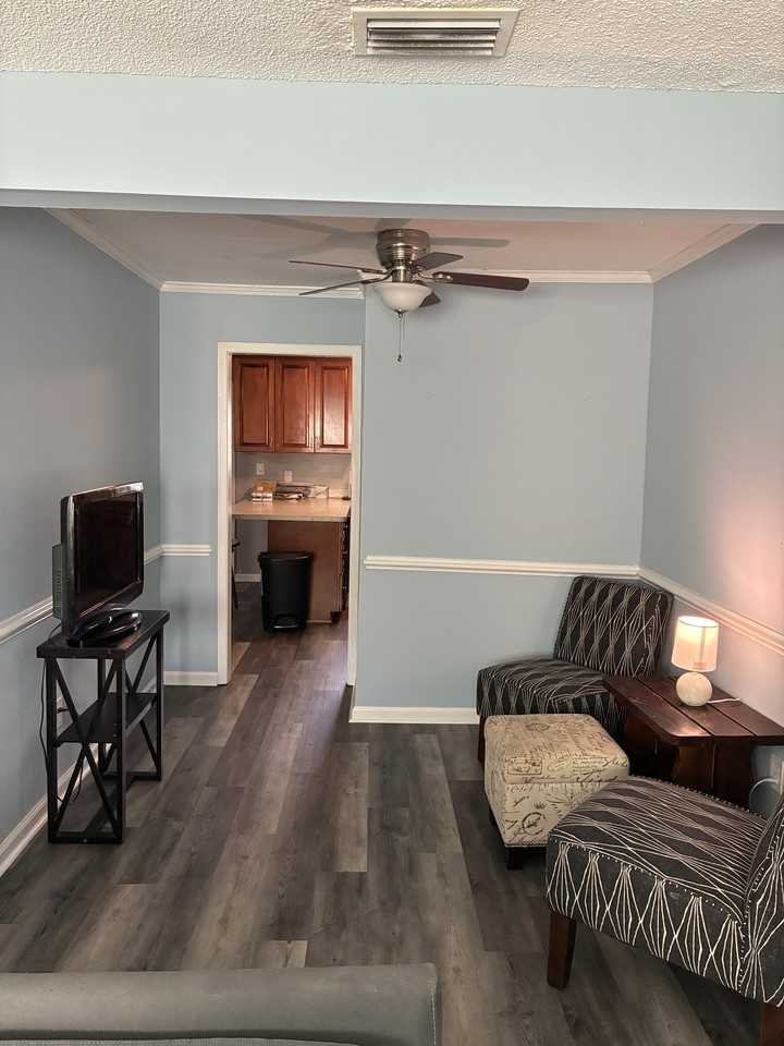 700 Crystal Springs Ct #1 - Photo 4 of 10