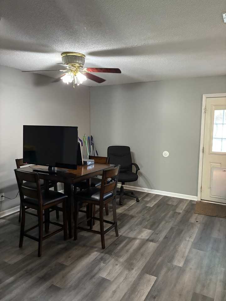 700 Crystal Springs Ct #1 - Photo 5 of 10