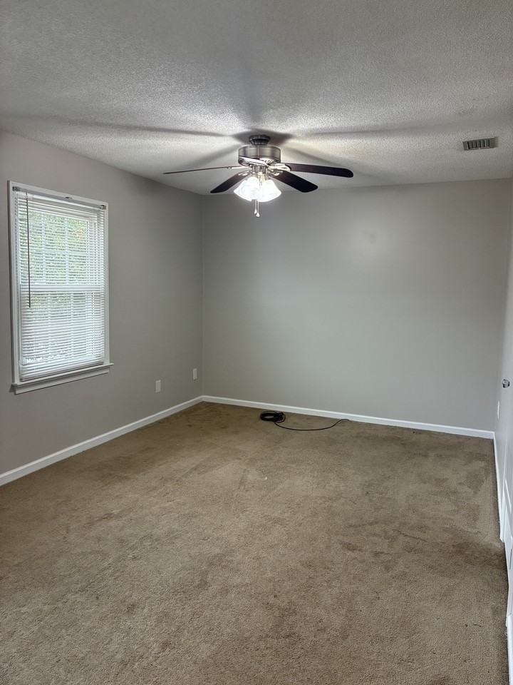 700 Crystal Springs Ct #1 - Photo 7 of 10