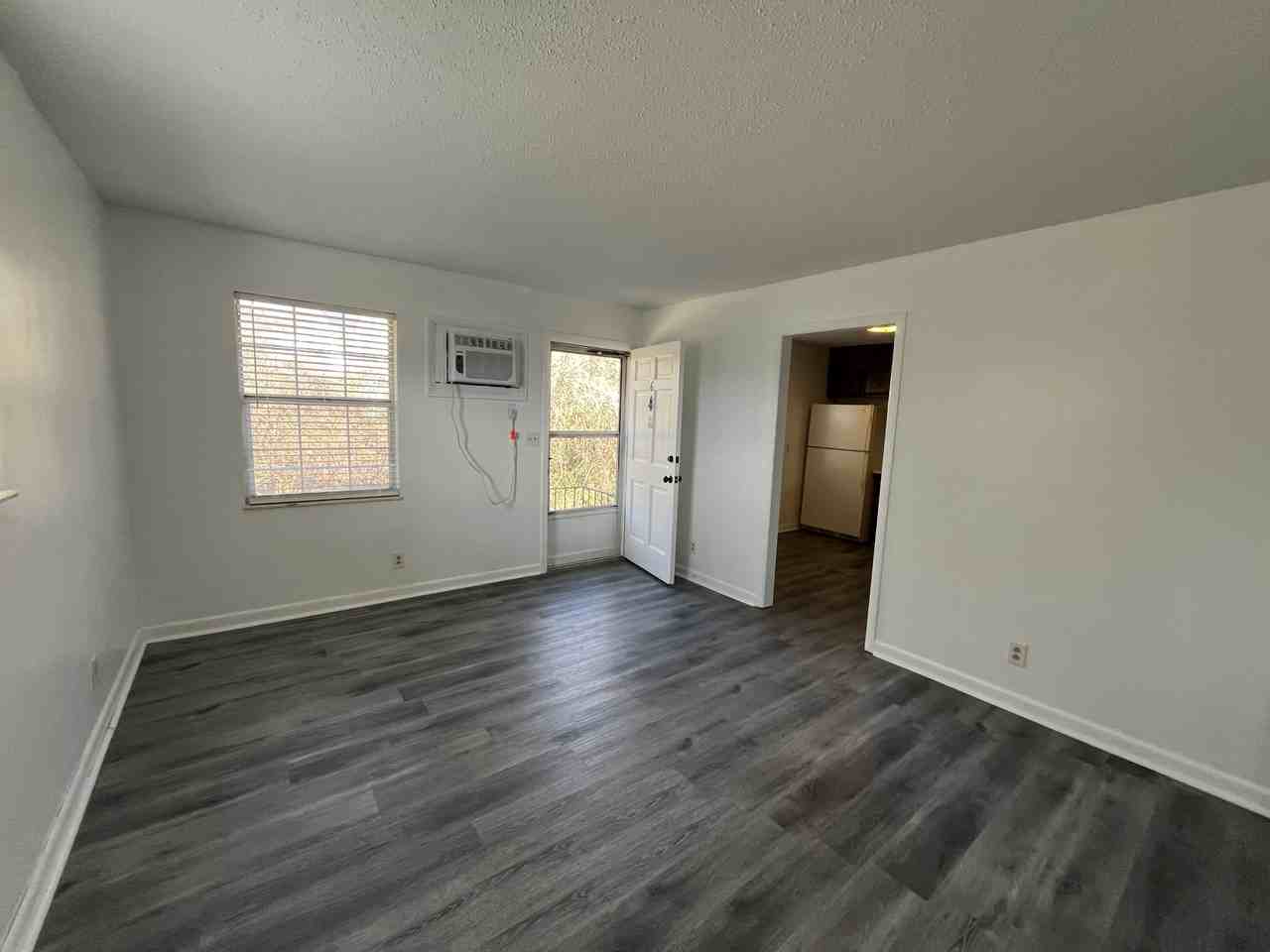 204 W Bernard Ave #6 - Photo 3 of 10