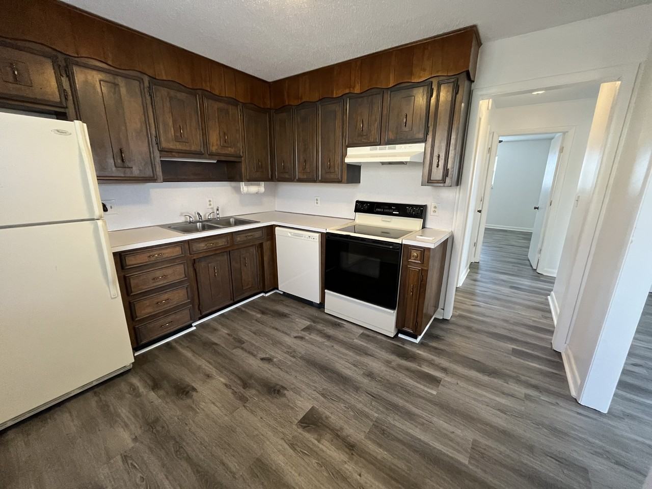 204 W Bernard Ave #6 - Photo 6 of 10