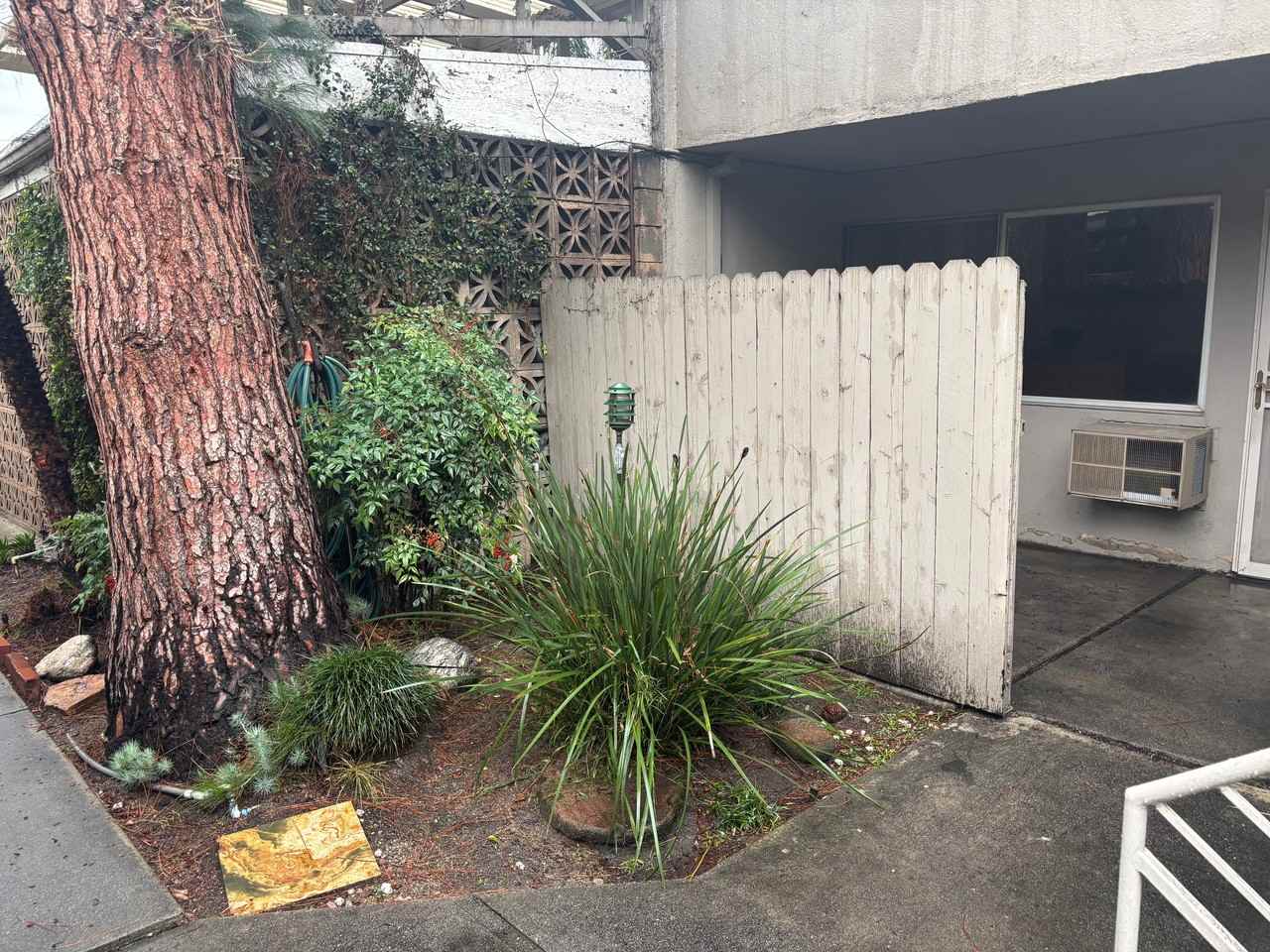 12415 Archwood St #4 - Photo 2 of 16