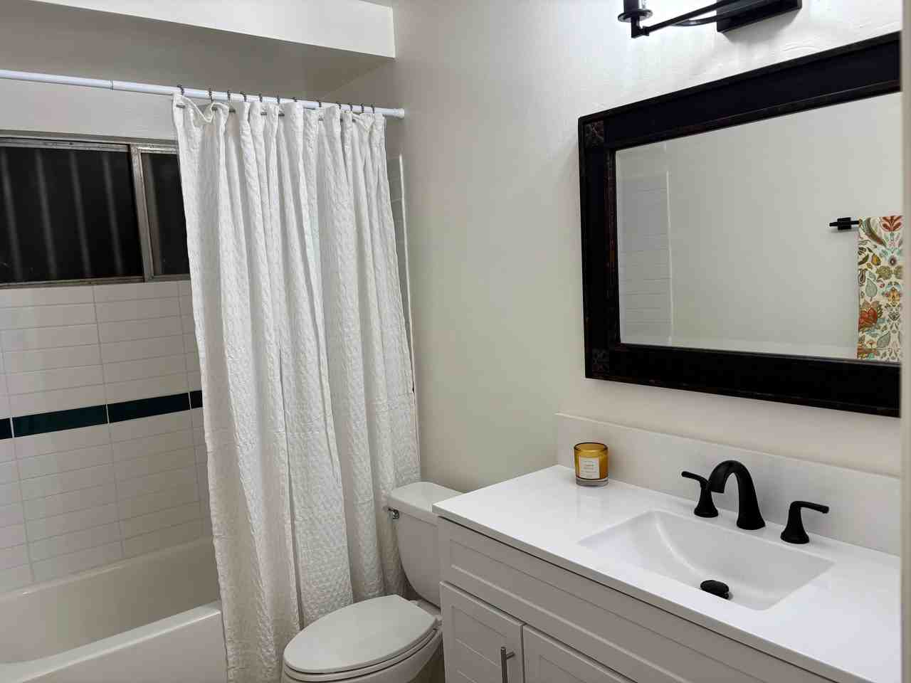 12415 Archwood St #4 - Photo 3 of 16