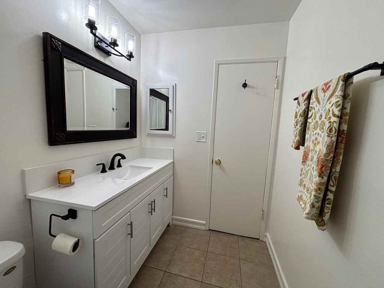 12415 Archwood St #4 - Photo 4 of 16