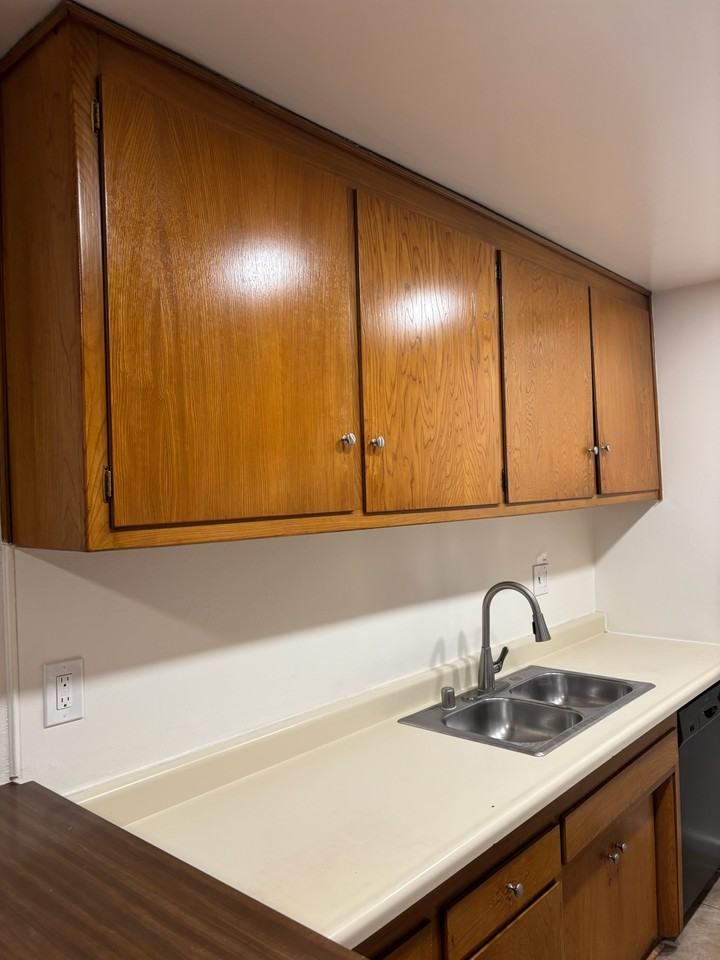 12415 Archwood St #4 - Photo 6 of 16