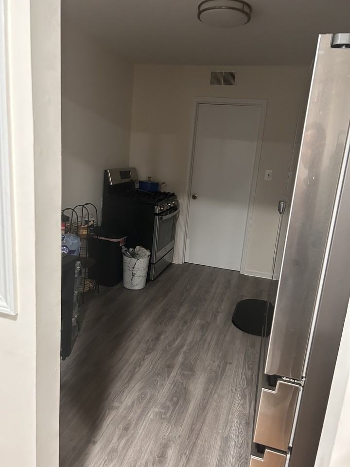 1720 Browning St #NA - Photo 3 of 6