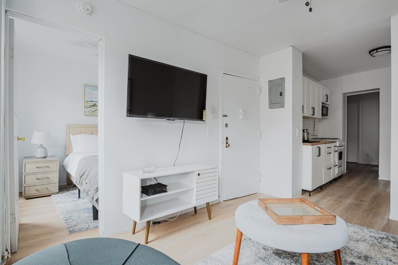 55 Leroy St #7 - Photo 4 of 17