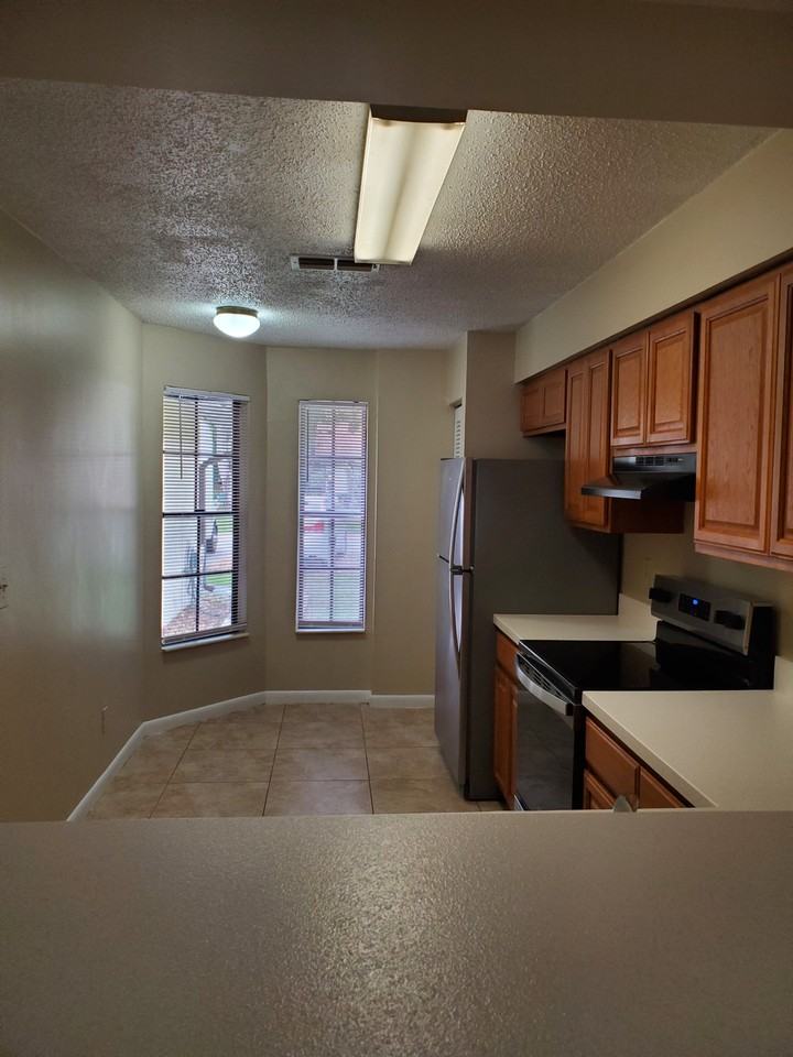 836 Stonybrook Cir #NA - Photo 4 of 16