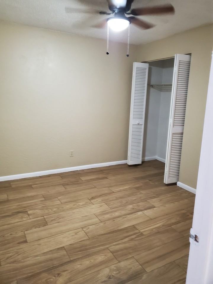 836 Stonybrook Cir #NA - Photo 7 of 16