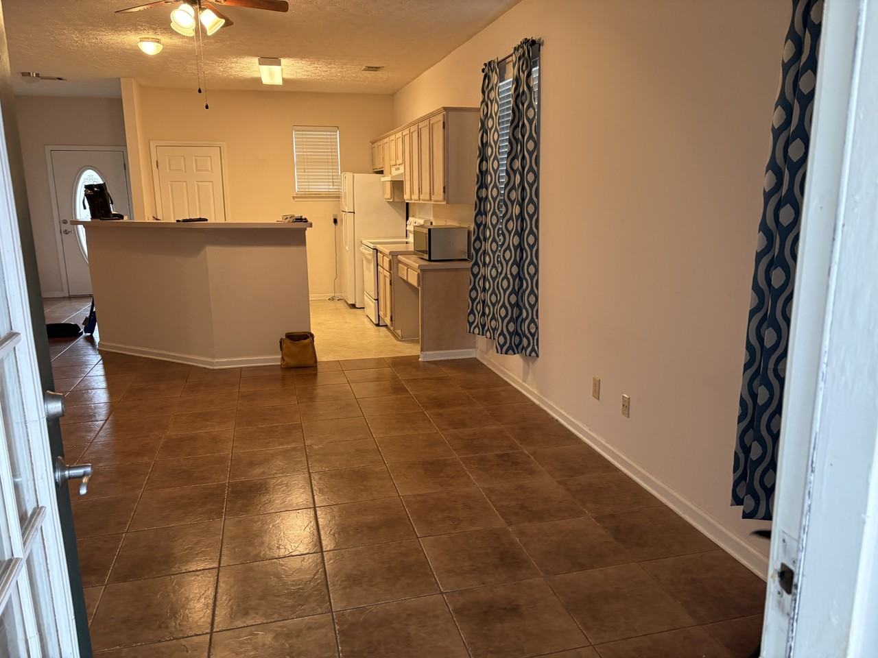 1086 Cornell Pl - Photo 5 of 20