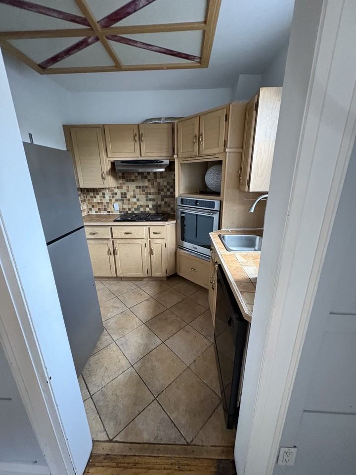 Chaplin Crescent - Photo 7 of 12