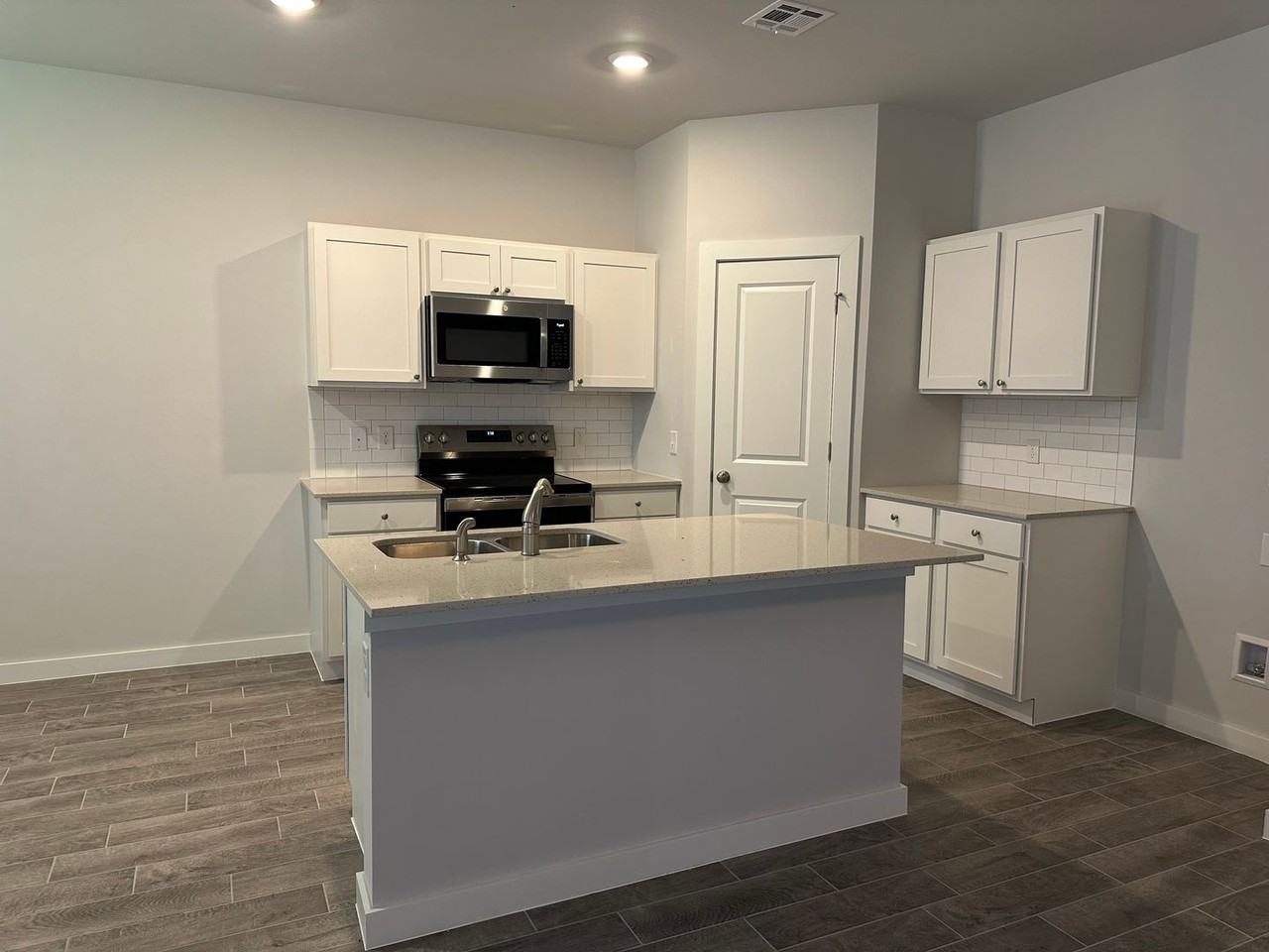 16930 Lantana Loop - Photo 3 of 31