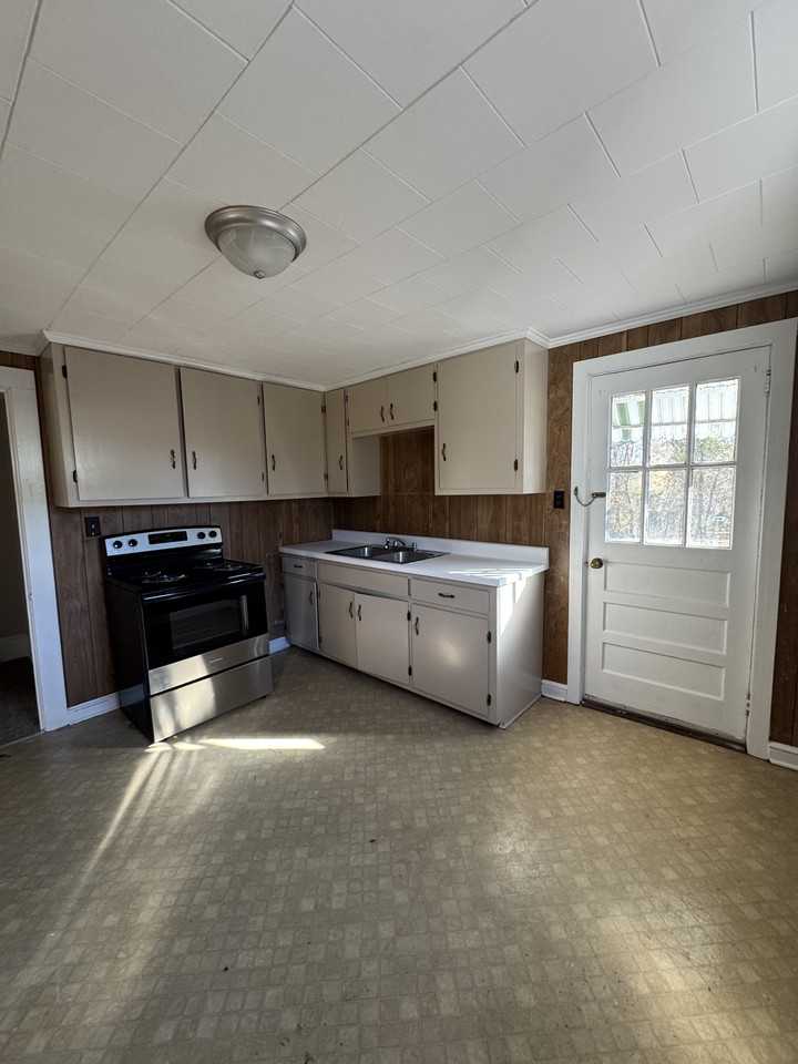 1470 Hilltop St #1 - Photo 7 of 9