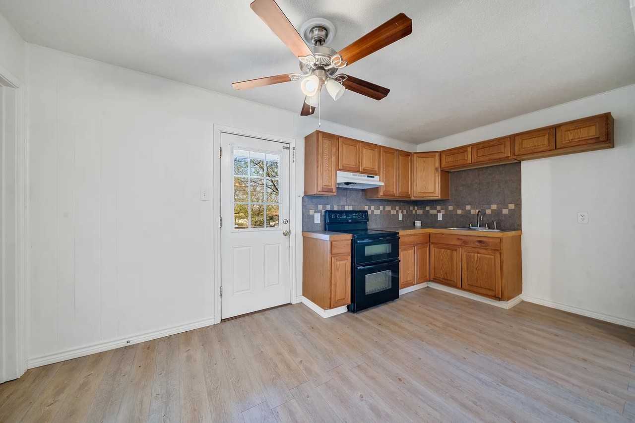 1411 Sycamore St #NA - Photo 6 of 15