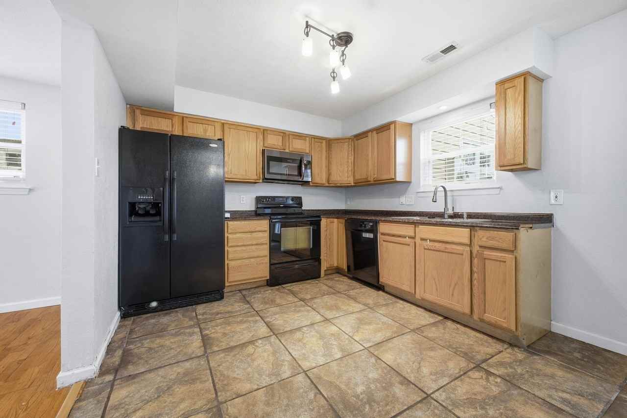 3228 Dunnbury Ct #1 - Photo 5 of 25