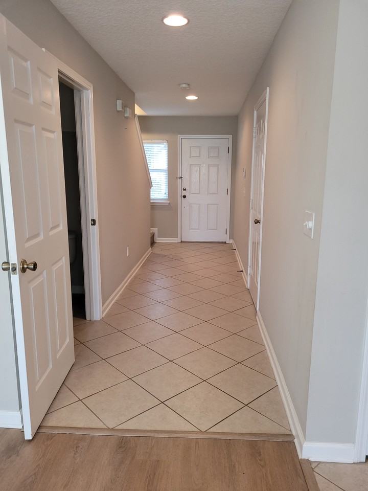 301 Cherry Way - Photo 3 of 21