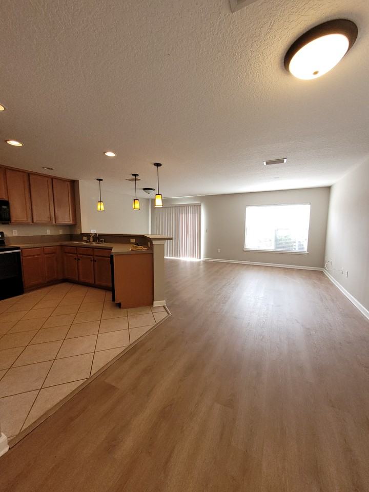 301 Cherry Way - Photo 4 of 21