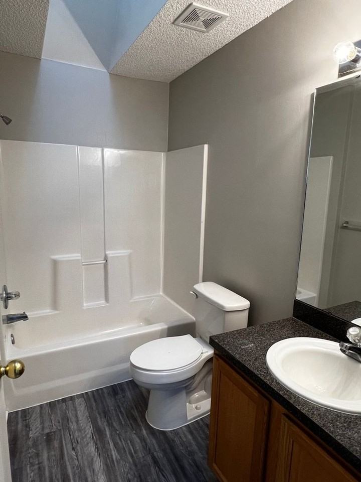 109 Clinton Ct - Photo 7 of 11