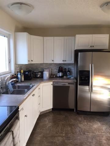 9221 111 AveKey - Photo 6 of 17