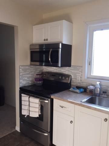 9221 111 AveKey - Photo 7 of 17