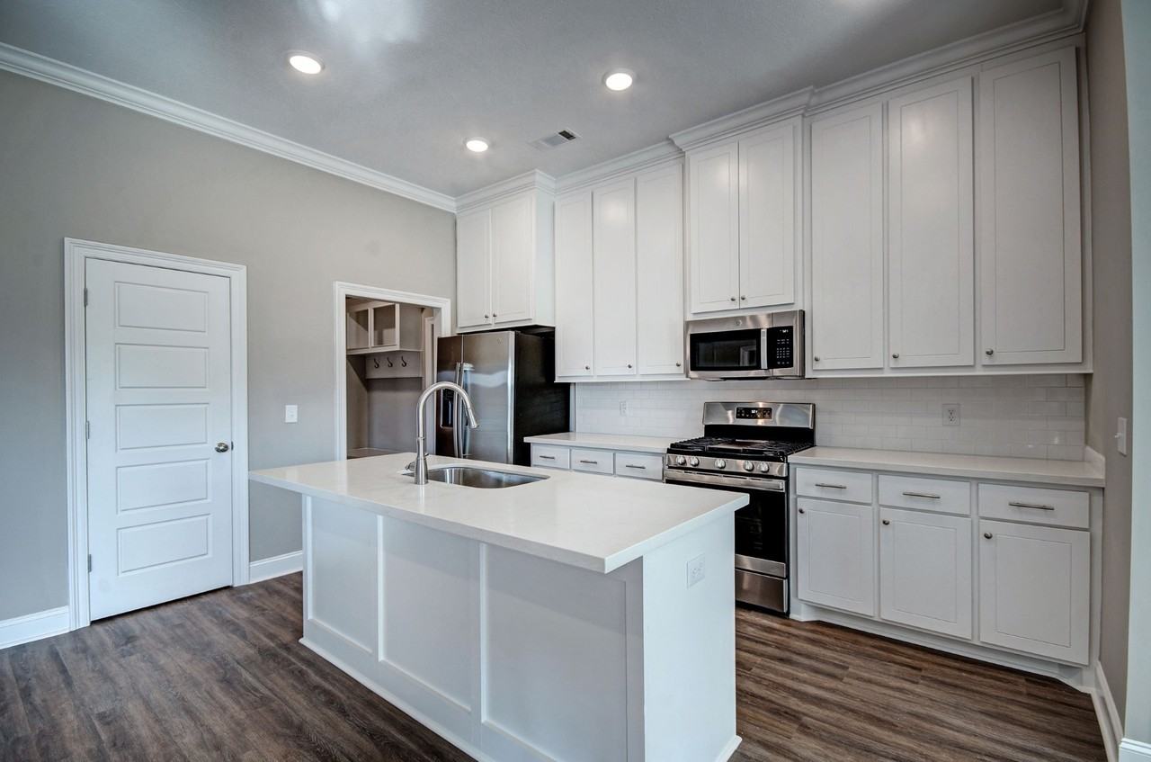 119 Southern Oak Way #1 - Photo 5 of 18