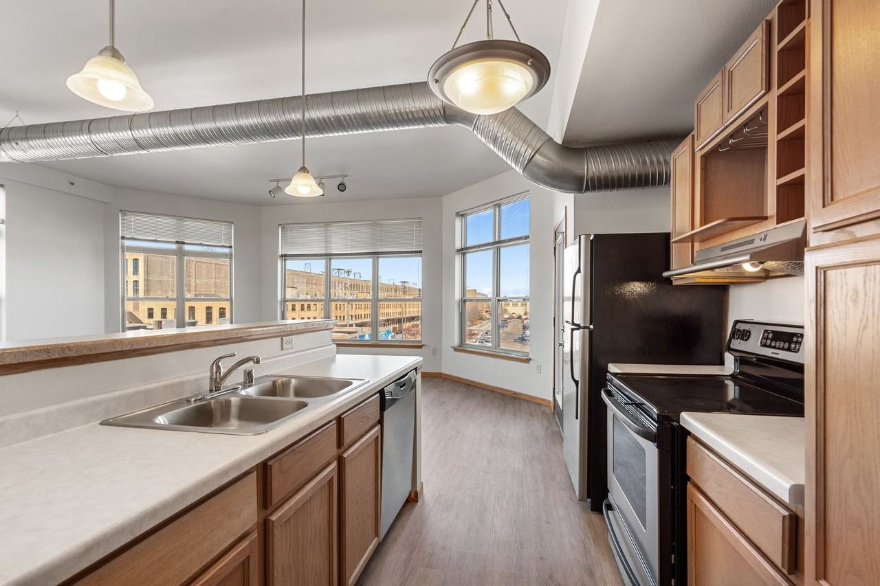 Six Points Apartments - Photo 5 of 38