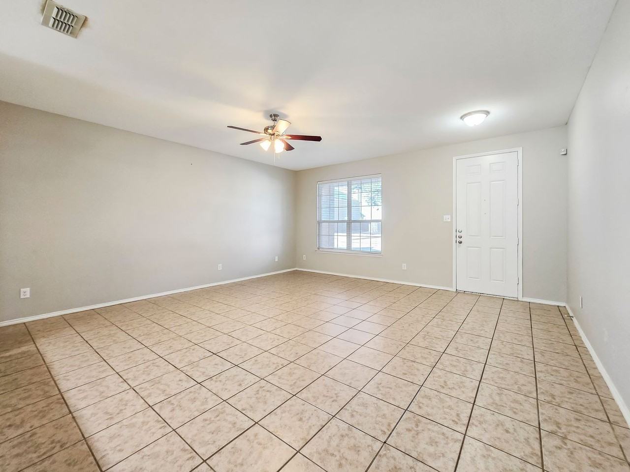 2200 Loreto Dr - Photo 6 of 32