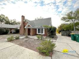 featured image of 25 Lakeshore Dr