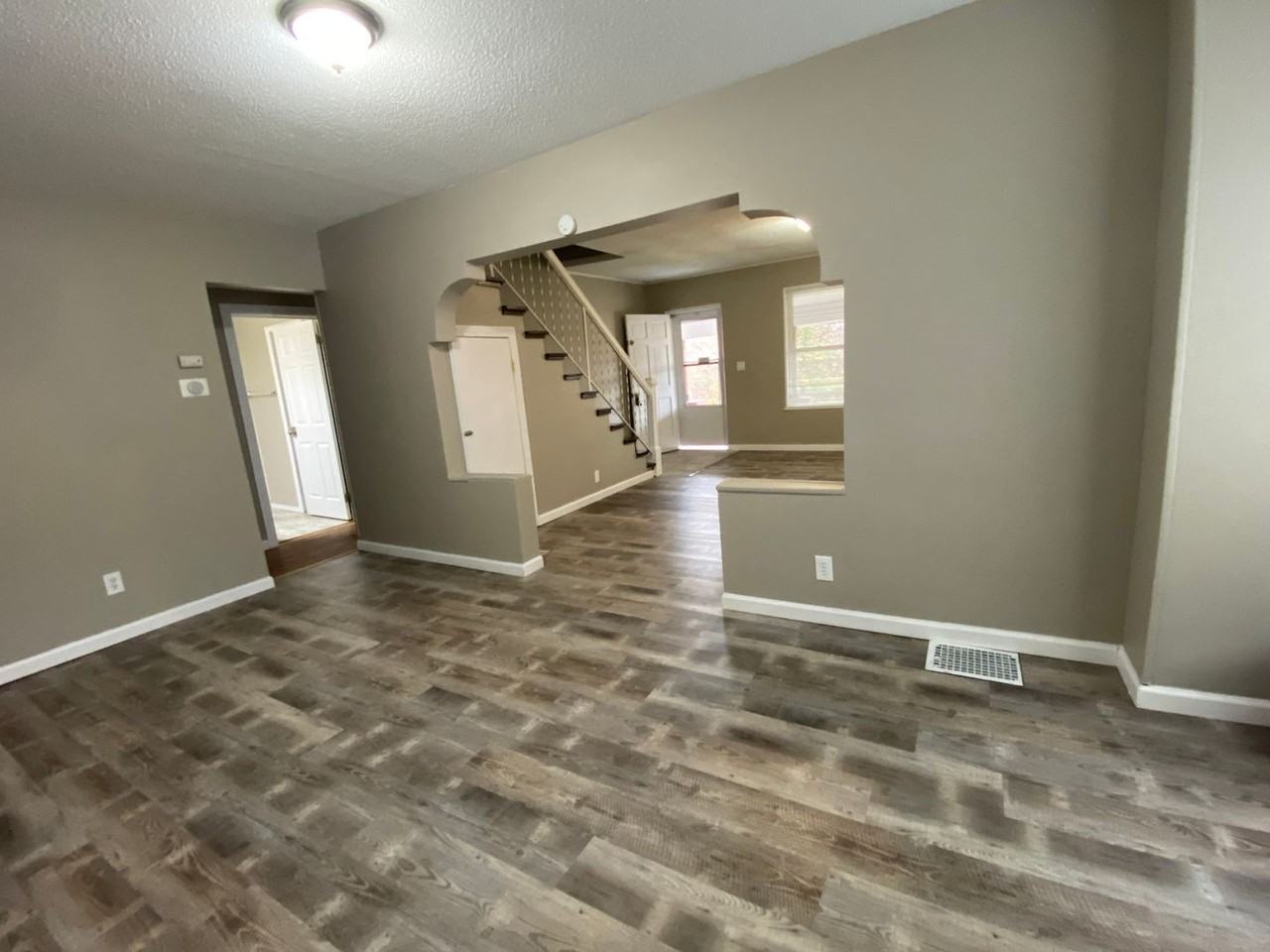 9116 E Milton Ave - Photo 3 of 18