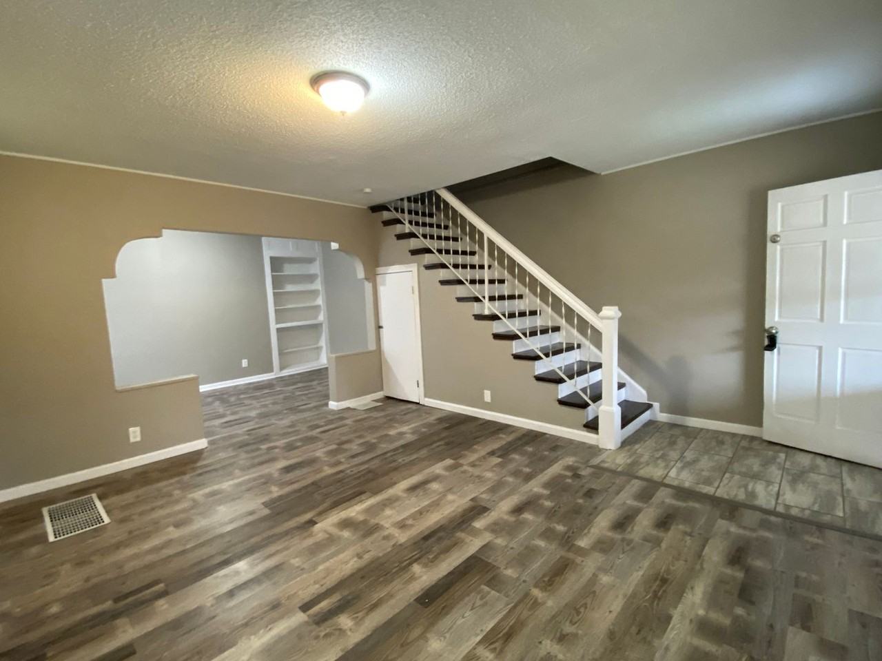 9116 E Milton Ave - Photo 4 of 18